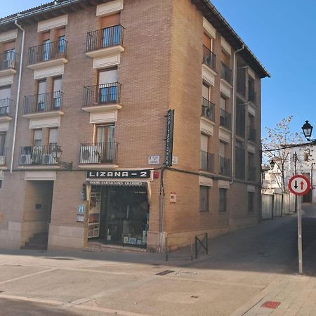 Hostal Lizana 2 Huesca Eksteriør billede