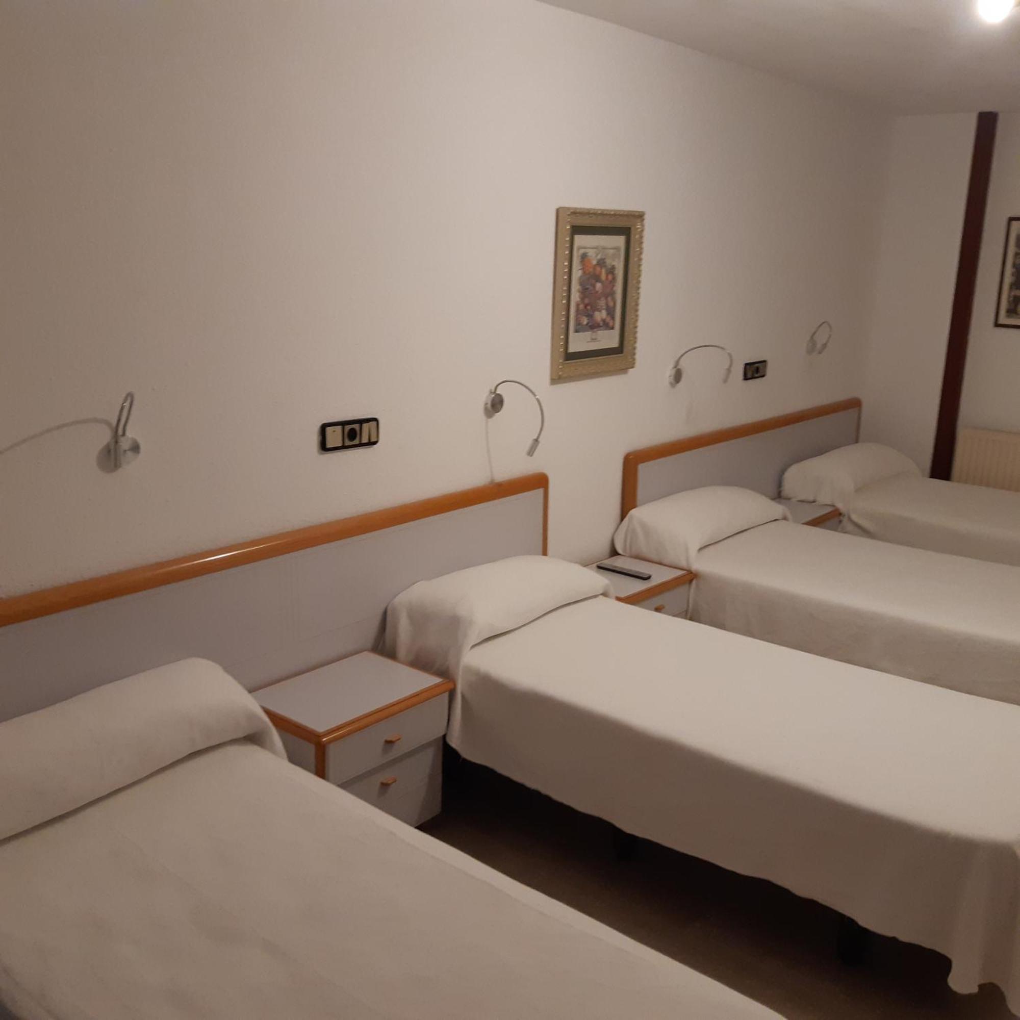 Hostal Lizana 2 Huesca Eksteriør billede
