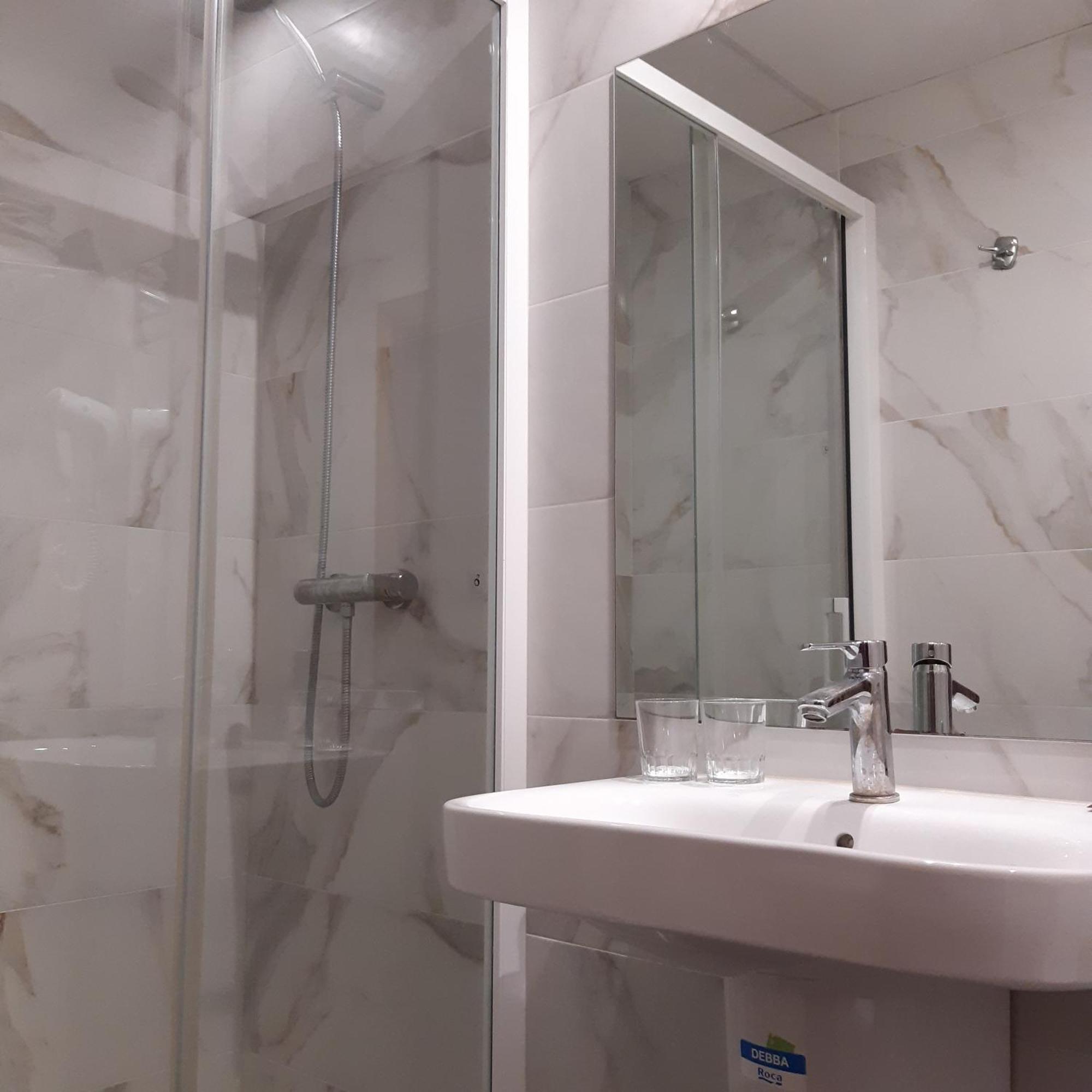 Hostal Lizana 2 Huesca Eksteriør billede