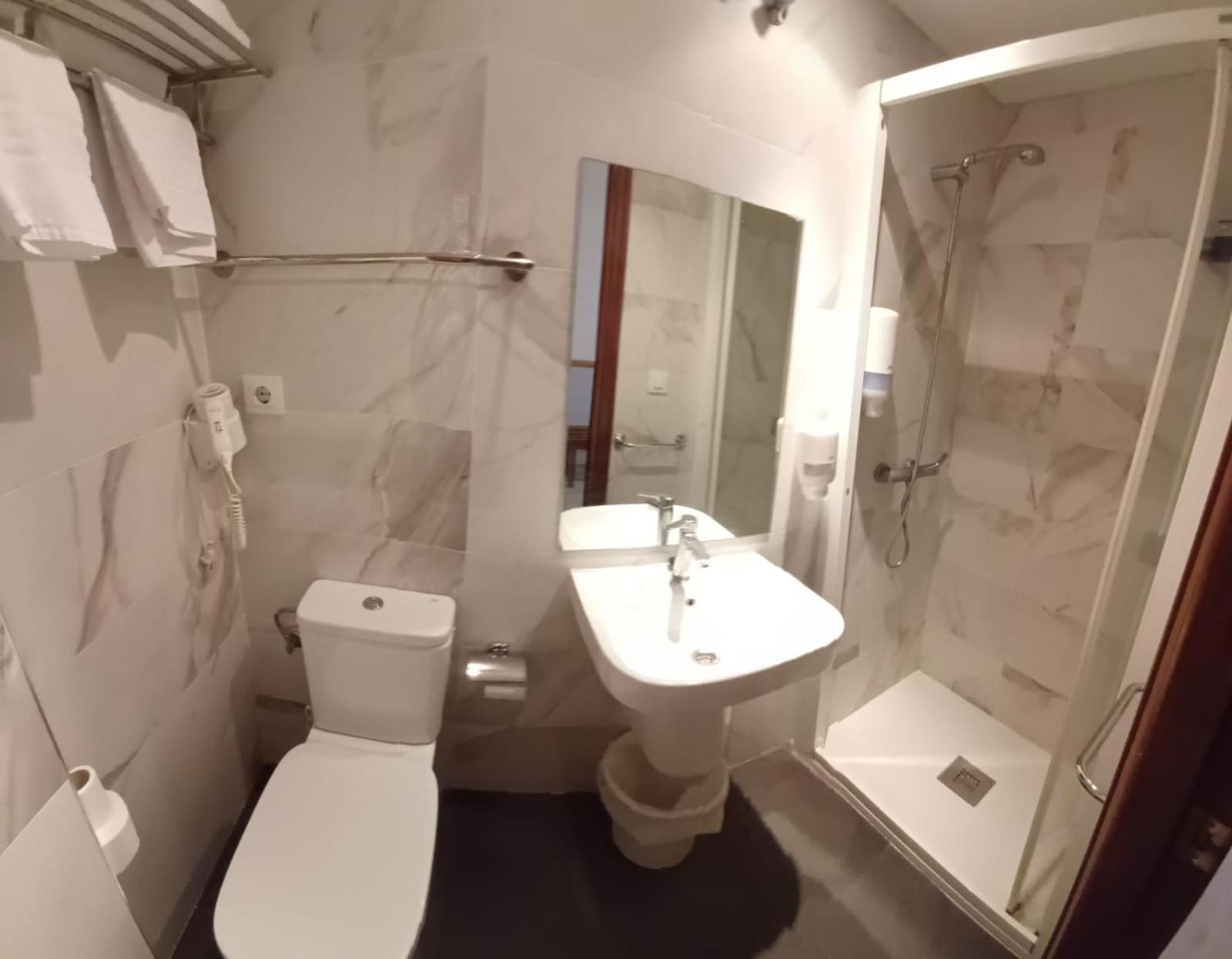 Hostal Lizana 2 Huesca Eksteriør billede