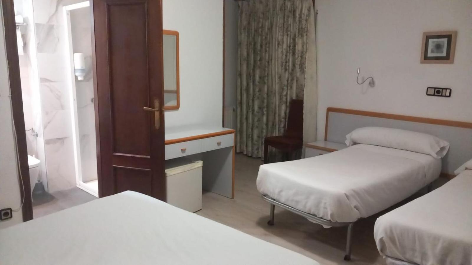 Hostal Lizana 2 Huesca Eksteriør billede