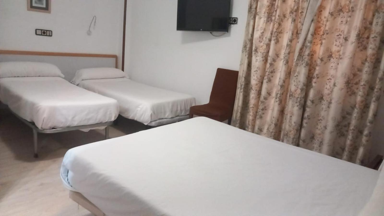 Hostal Lizana 2 Huesca Eksteriør billede