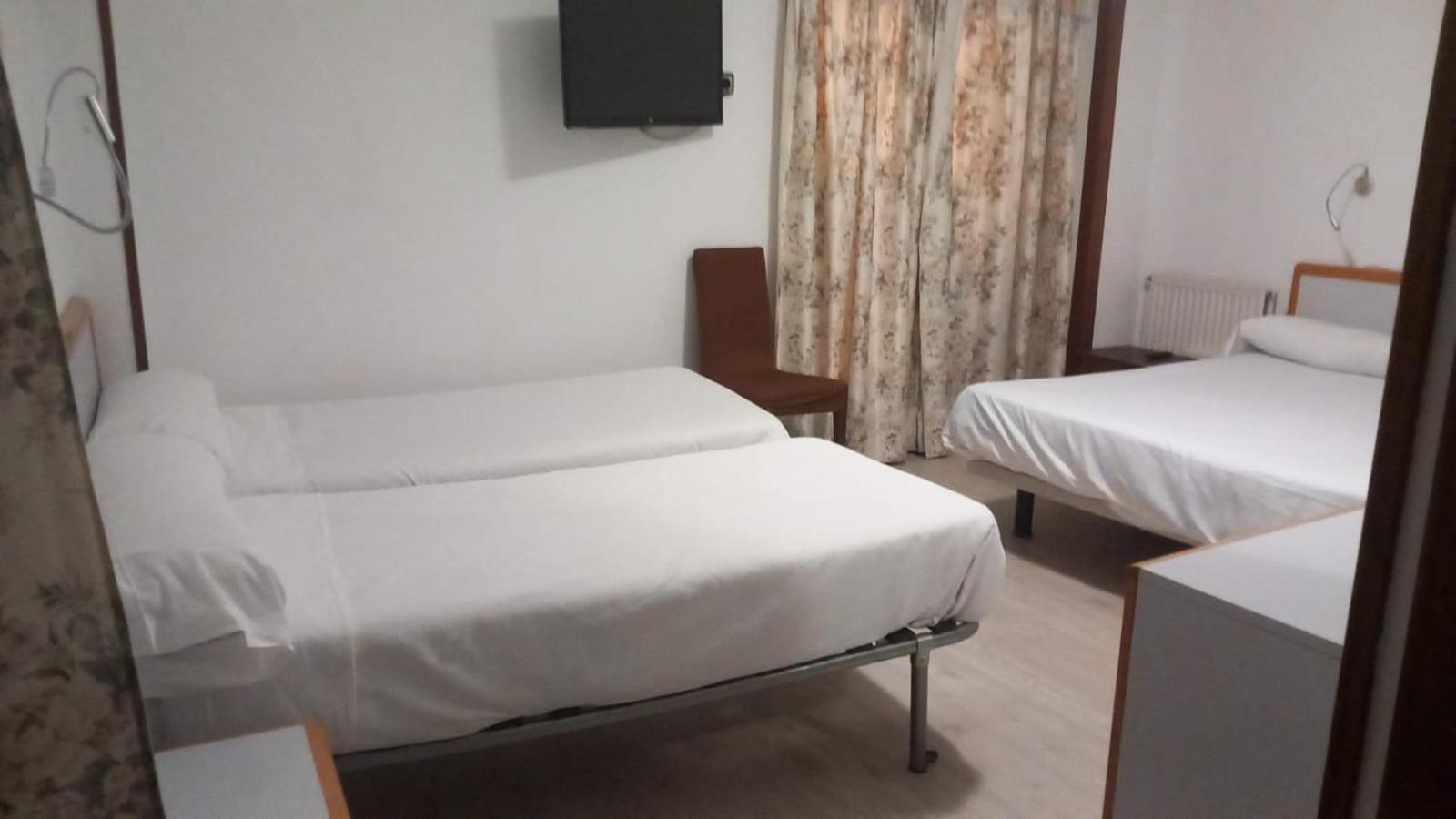 Hostal Lizana 2 Huesca Eksteriør billede