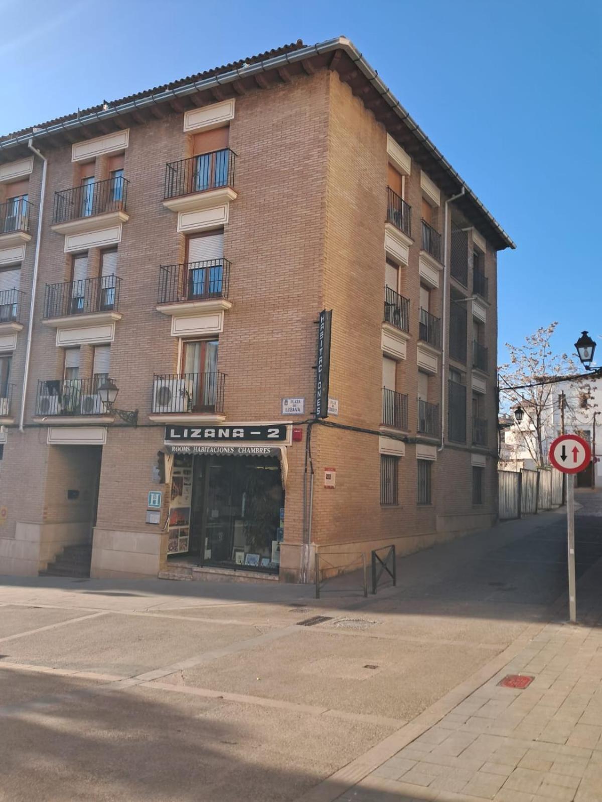 Hostal Lizana 2 Huesca Eksteriør billede